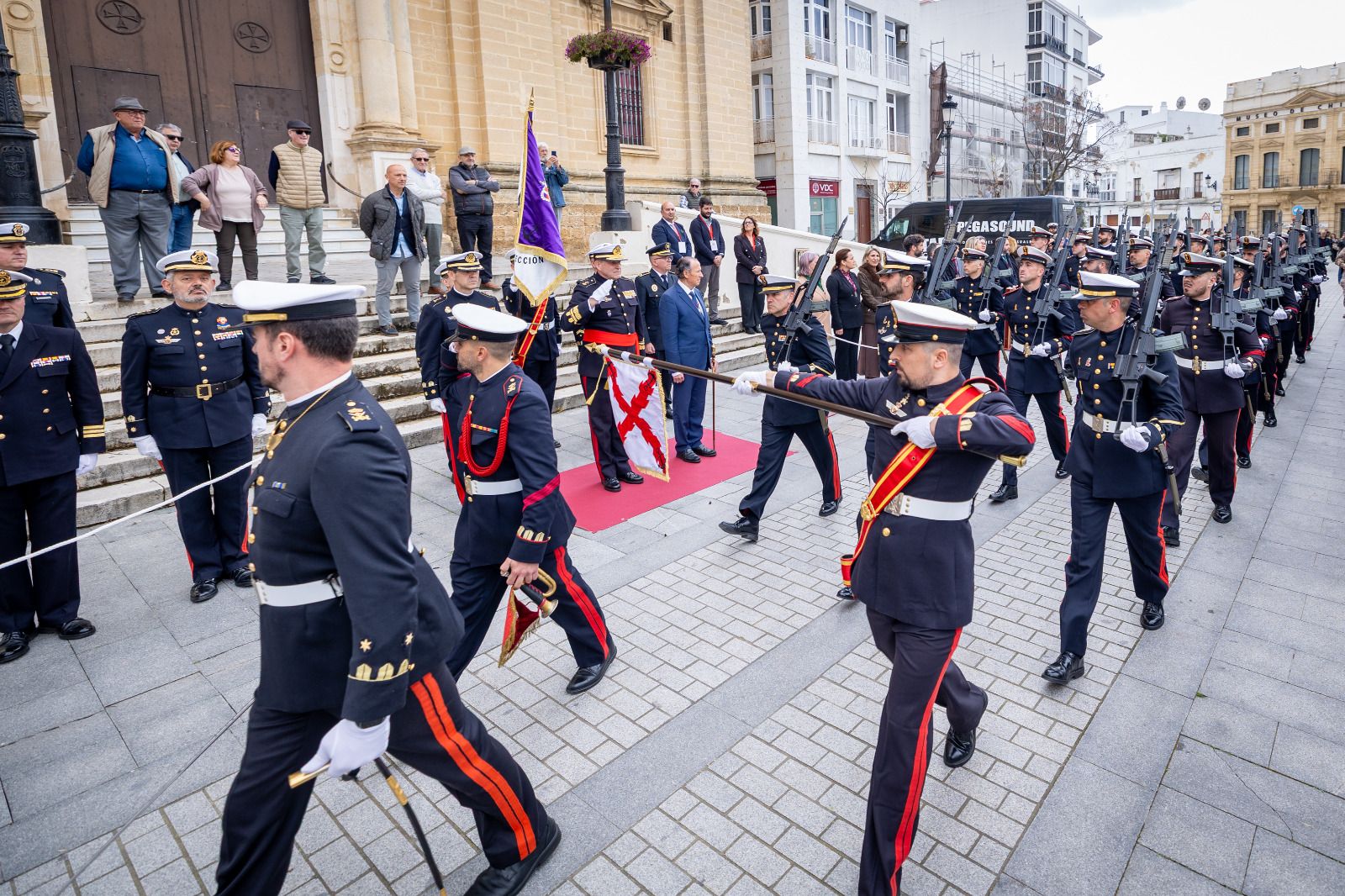 El desfile de tropas tampoco faltó en esta convocatoria.