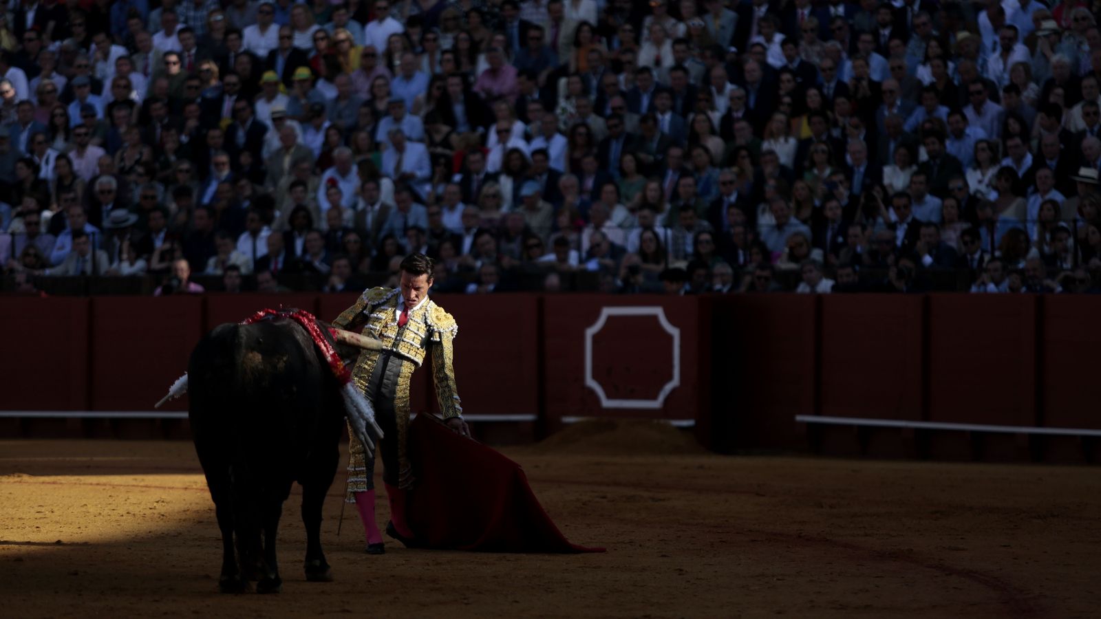 Las imágenes de la corrida del lunes de Feria
