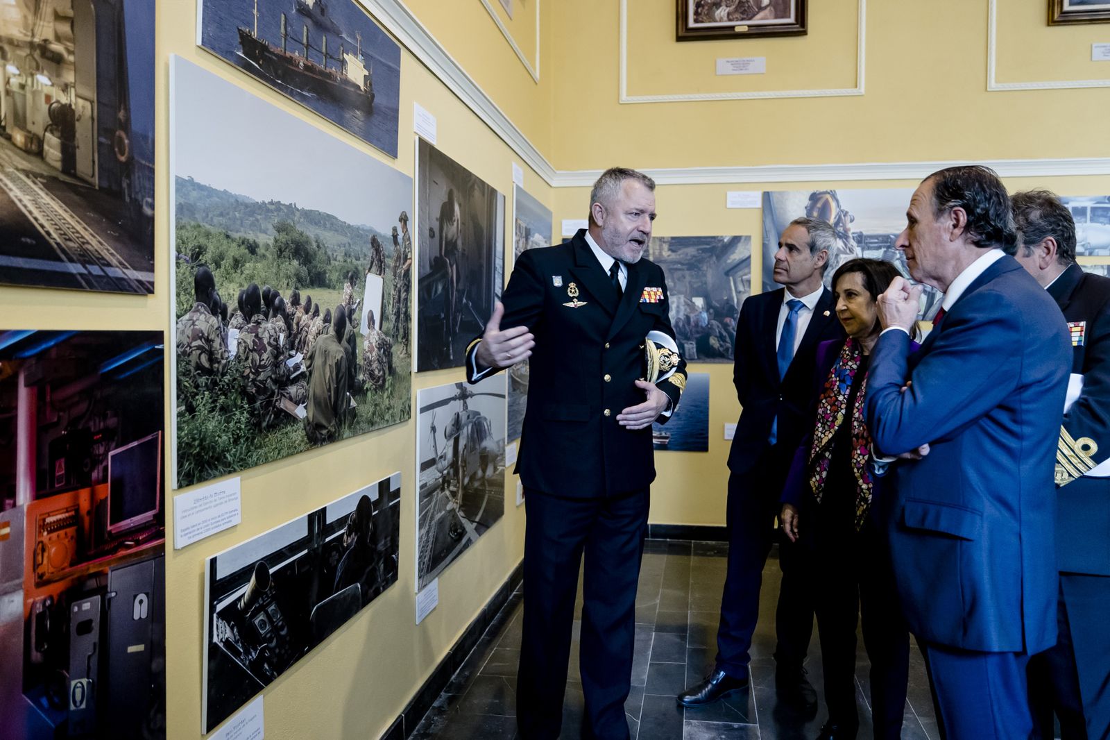 Las imágenes de la visita de la ministra de defensa Margarita Robles a Chiclana con motivo del 212 aniversario de la  Batalla de la Barrosa.