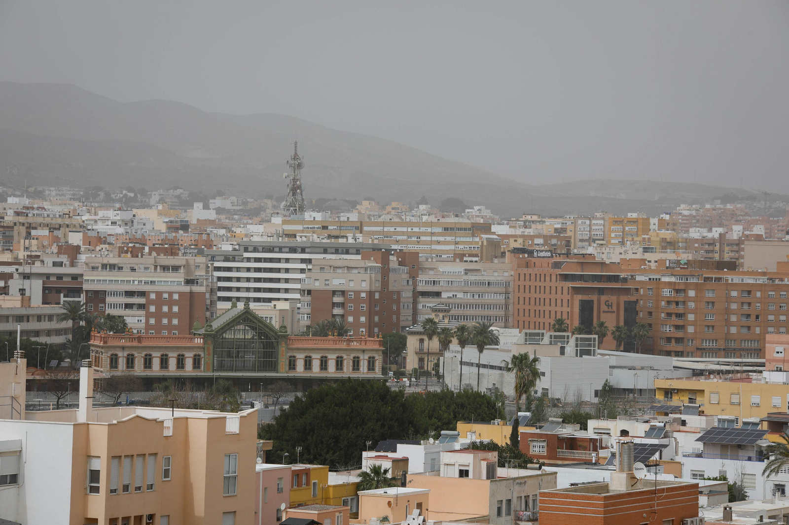 La calima de Almería en imágenes