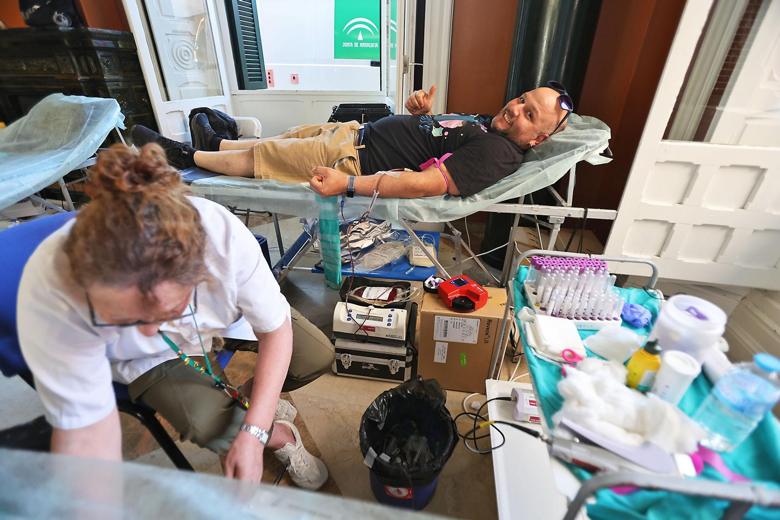 Imágenes de la macrocolecta de sangre en la Casa Colón de Huelva