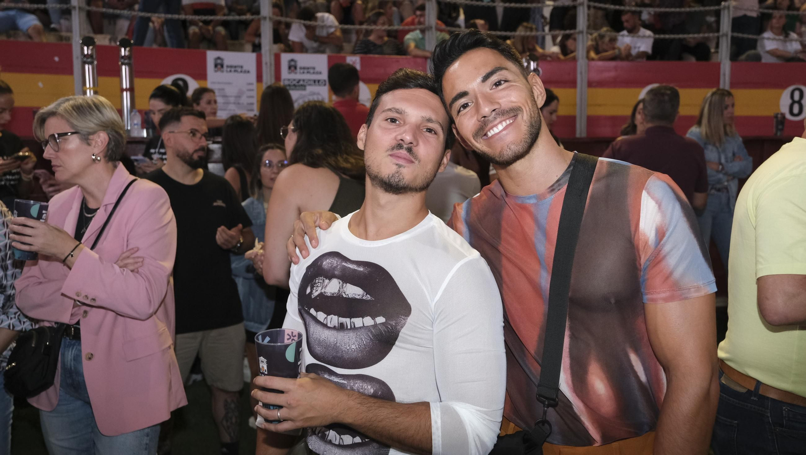 El concierto de Melendi llena de fans la Plaza de Toros de Almería, en imágenes