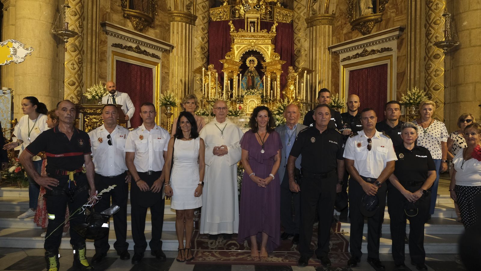 Imágenes de la ofrenda floral a la Virgen del Mar. Feria de Almería 2022