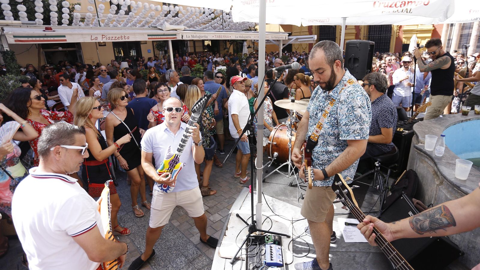 Mr. Proper en la plaza del Obispo este sábado.