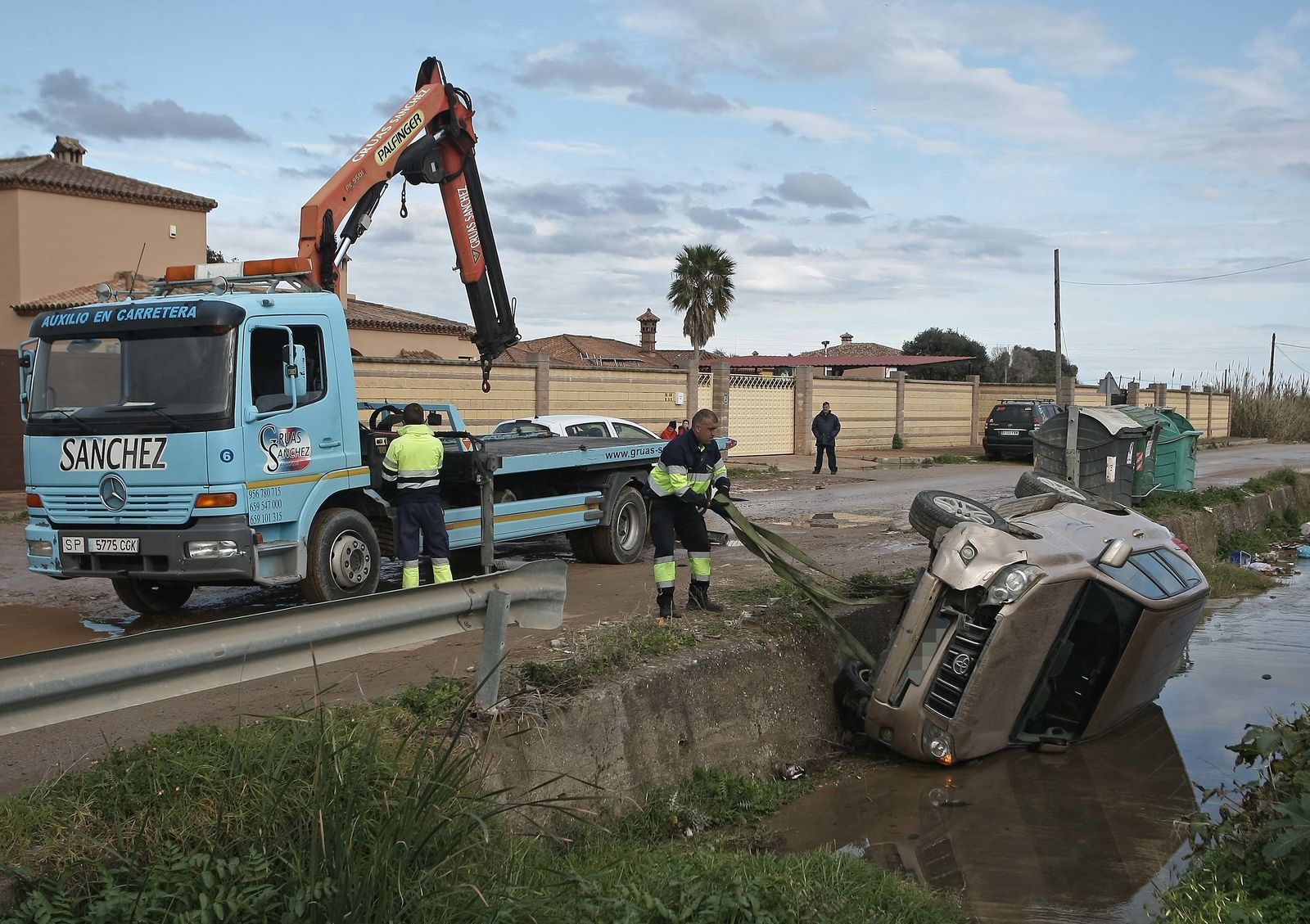 Dos guardias civiles heridos en otro incidente con narcos en La Línea