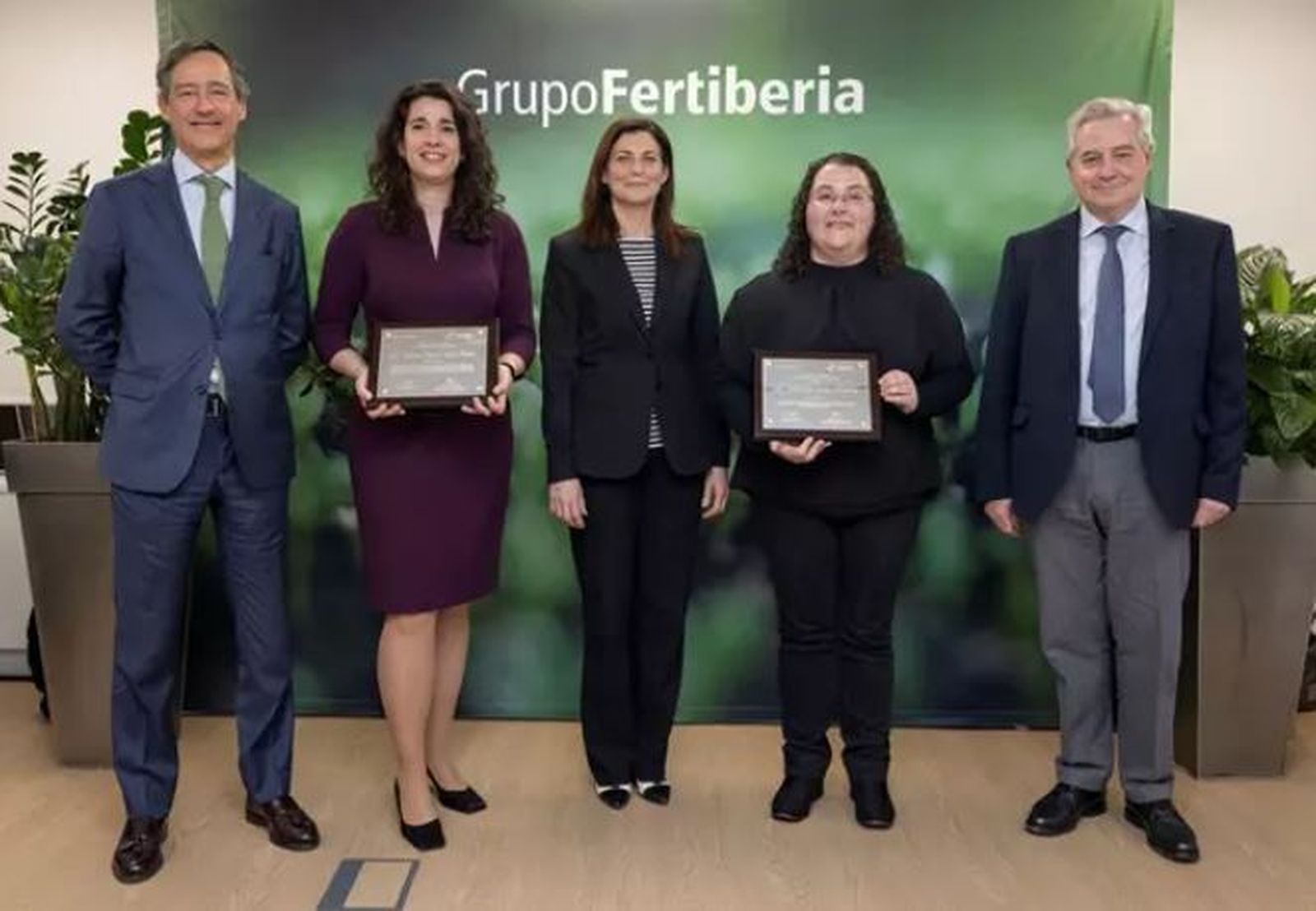 Raquel Pastor recibe el Premio Fertiberia a Mejor Tesis Doctoral en Temas Agrícolas por analizar la biofertilización.