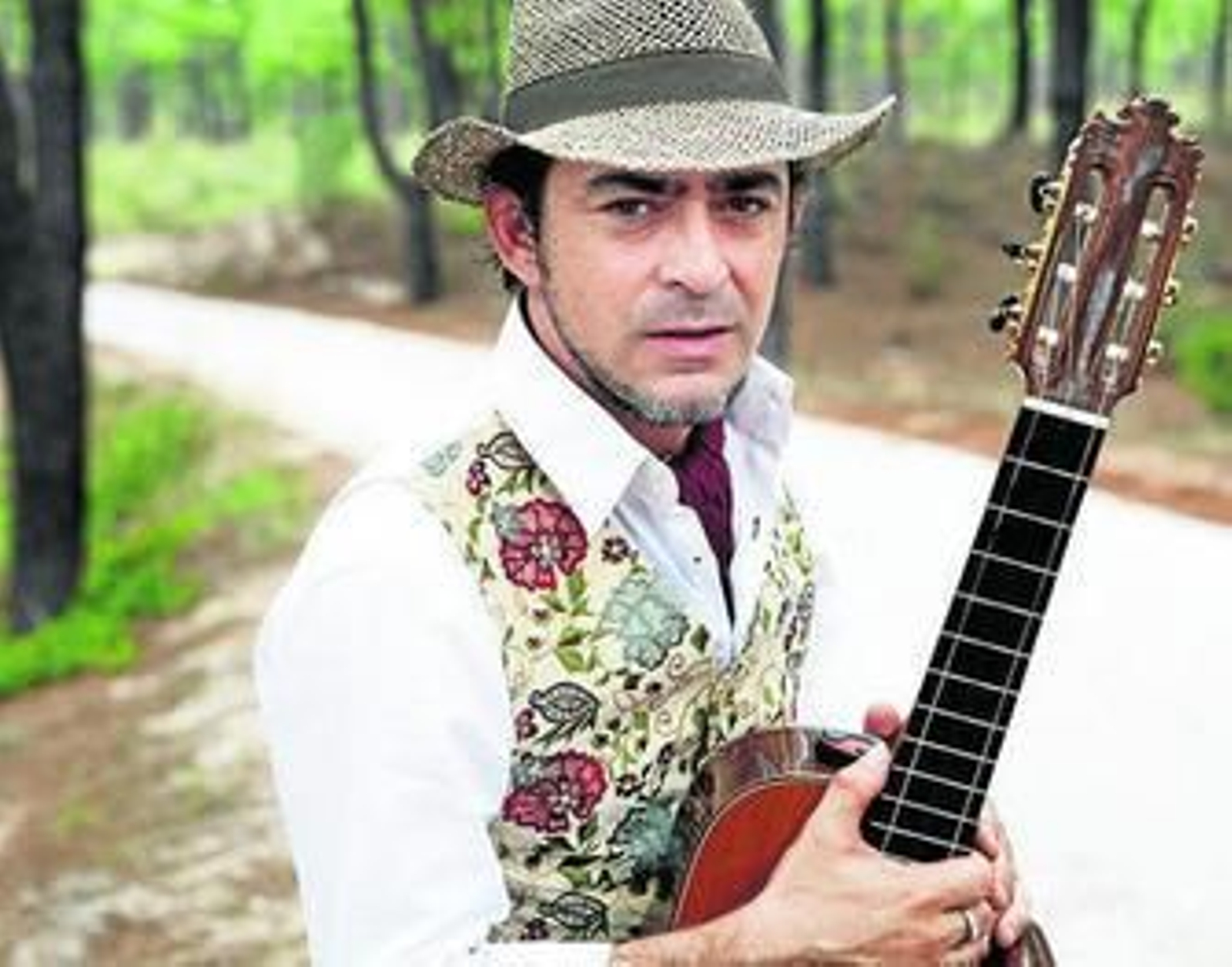 Raúl Rodríguez (Sevilla, 1974), con su tres flamenco, en una imagen promocional.