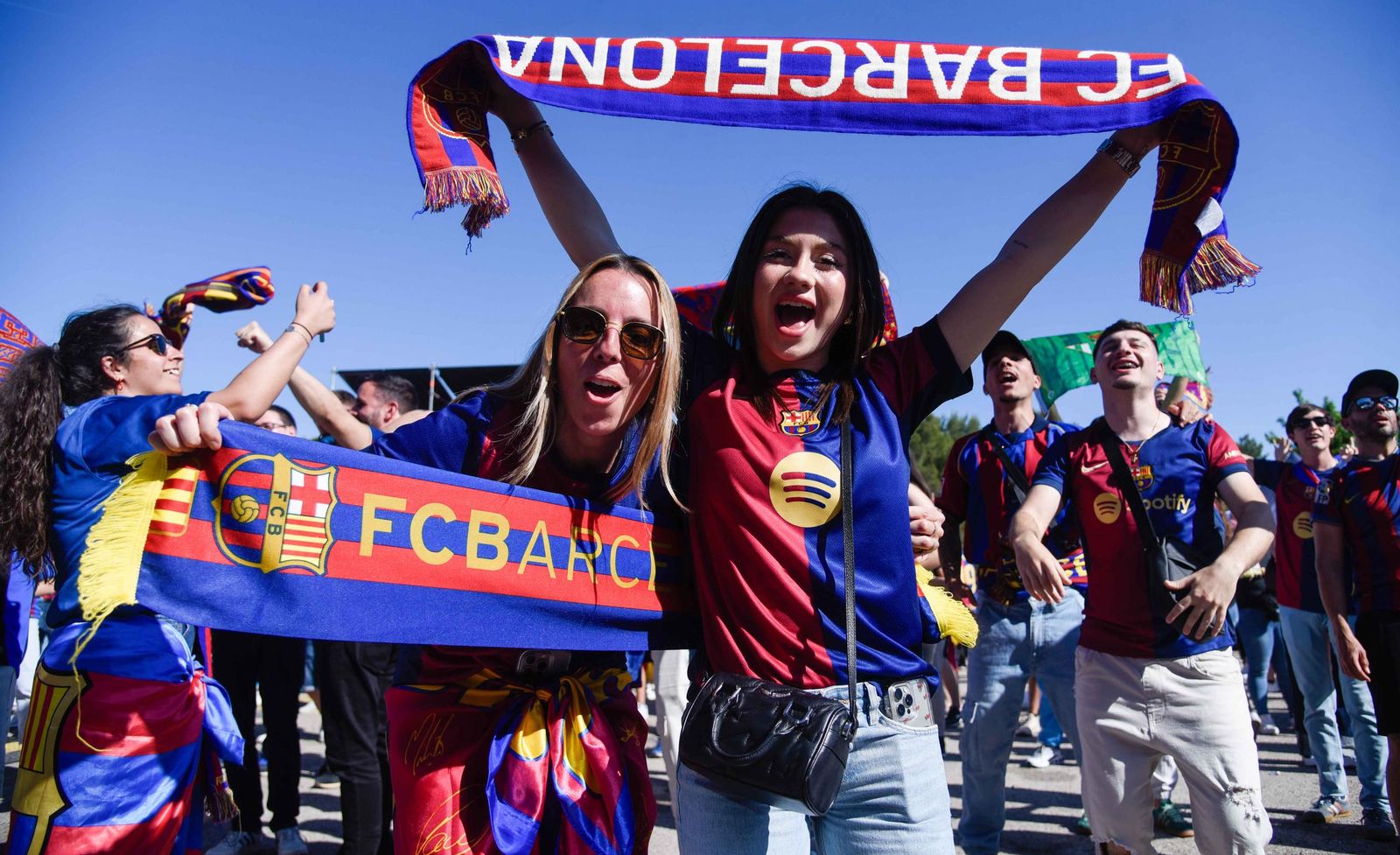 Ambiente en la Fan Zone del Barcelona