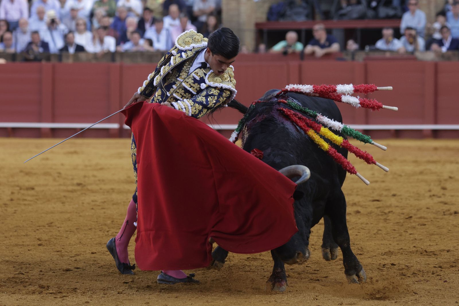 Las Imágenes de la cuarta corrida de abono en la Maestranza de Sevilla