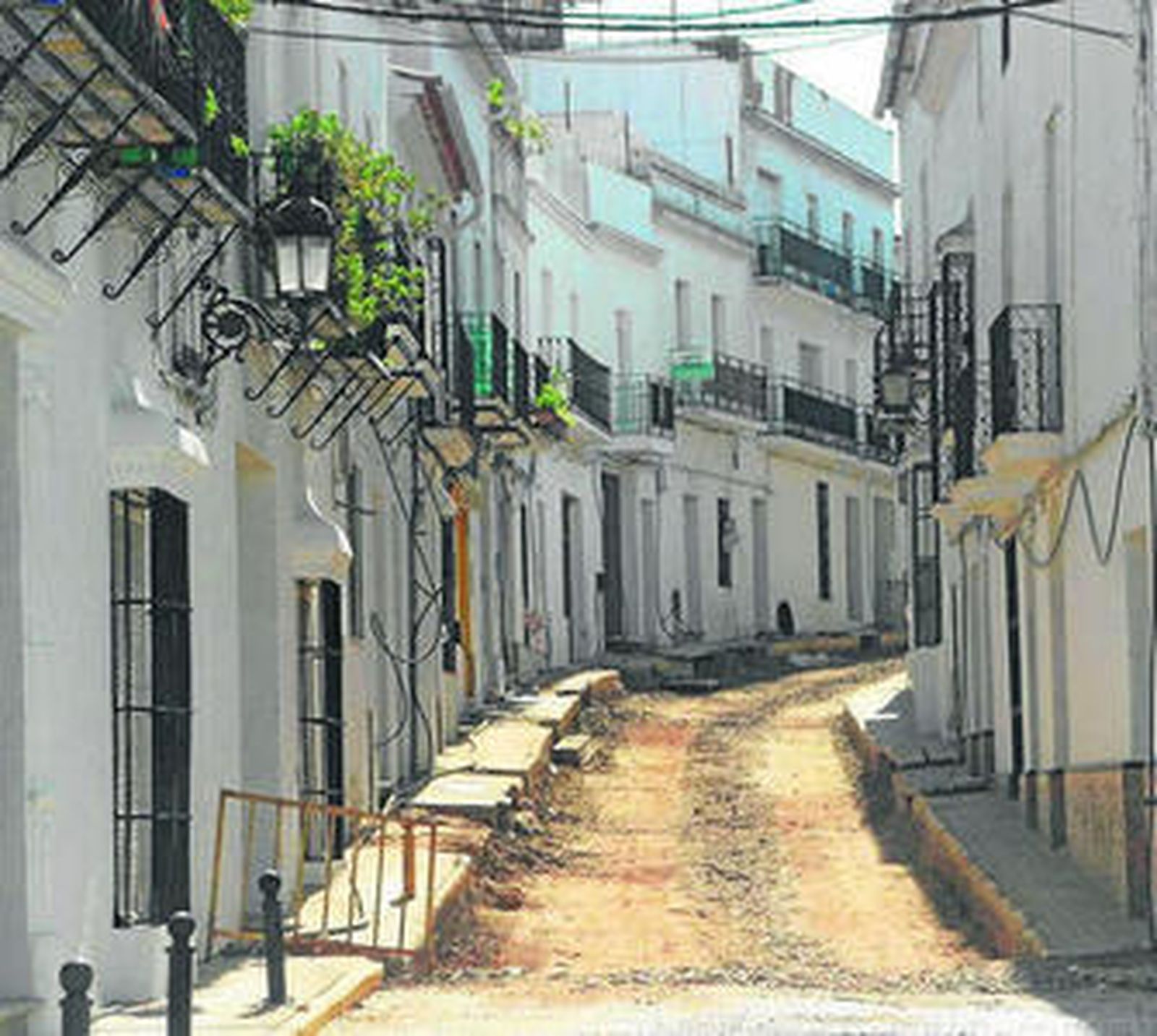 Obras en la calle Julián Romero de Aracena.