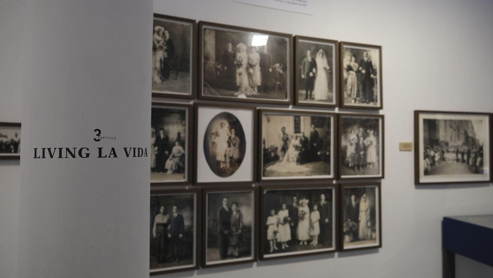 Imágenes de la exposición 'Emigrantes Invisibles. Españoles en EEUU 1868/1945', en el Museo de Almería