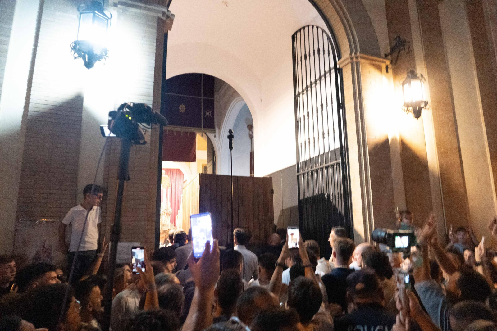 Magna Mariana Huelva 2025: Imágenes de la llegada de La Virgen de La Bella a la Iglesia de Nuestro Padre Jesús del Calvario