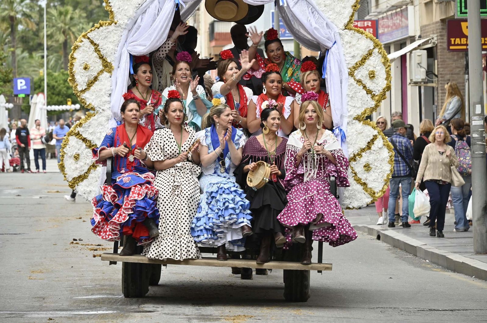 Imágenes de los carros de la Hermandad del Rocío de Huelva
