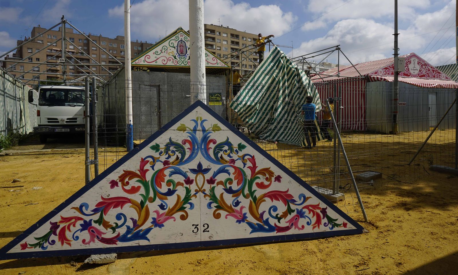 Coronavirus en Sevilla: Comienza el desmontaje de la feria