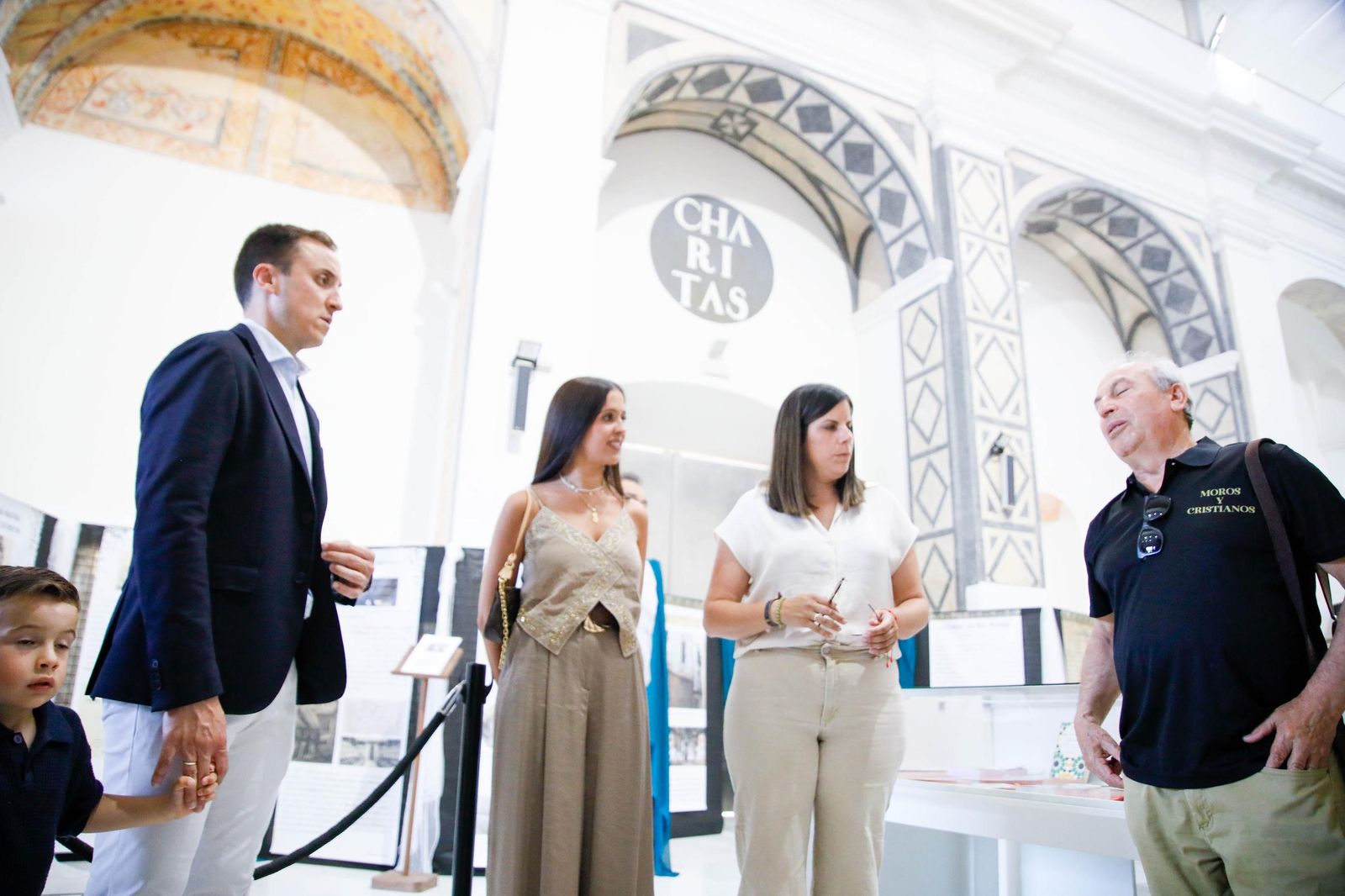 Desfile de Gigantes y Cabezudos de Vera, en imágenes