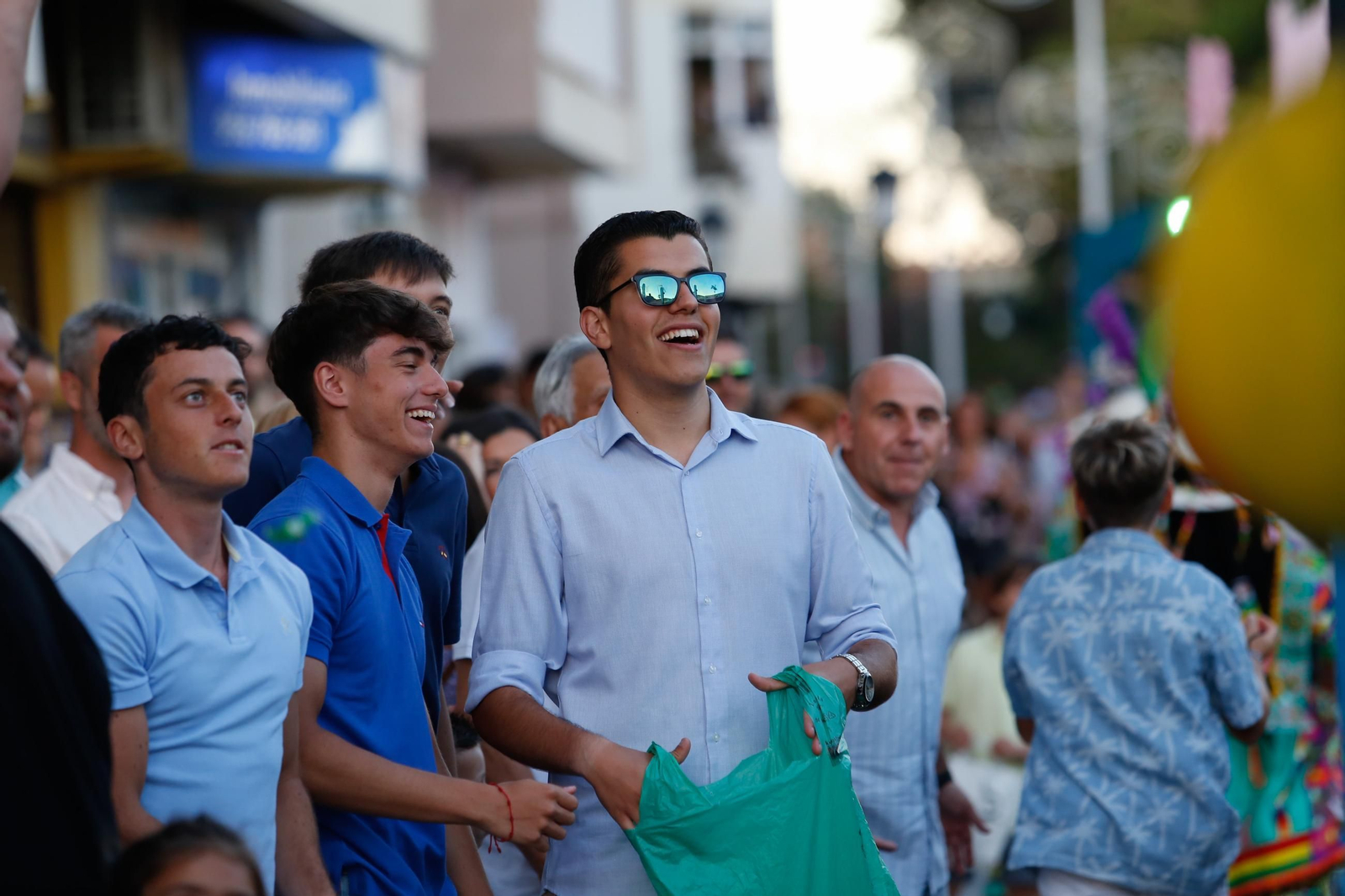 Búscate en las fotos de la cabalgata de la Feria de La Línea