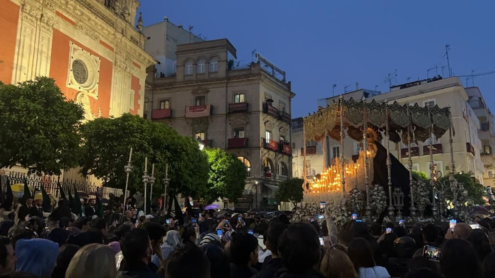 La Virgen del Rocío busca refugio en el Salvador.