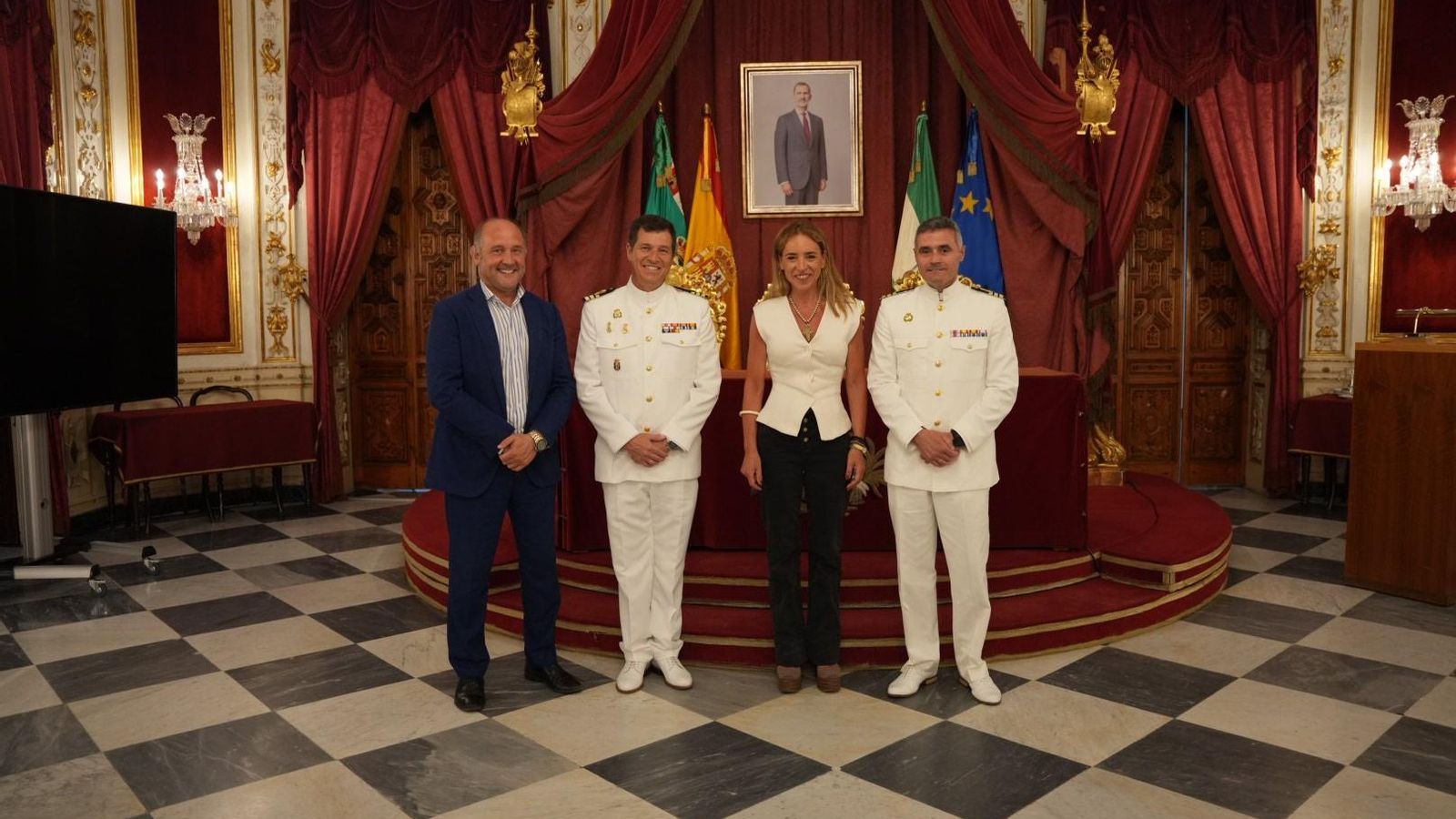 Recepción al nuevo comandante naval de Cádiz en la Diputación. Recepción al nuevo comandante naval de Cádiz en la Diputación.