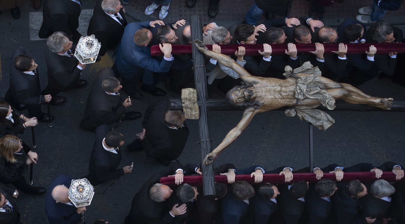 Imágenes del Vía crucis extraordinario del Cachorro por las calles de Triana