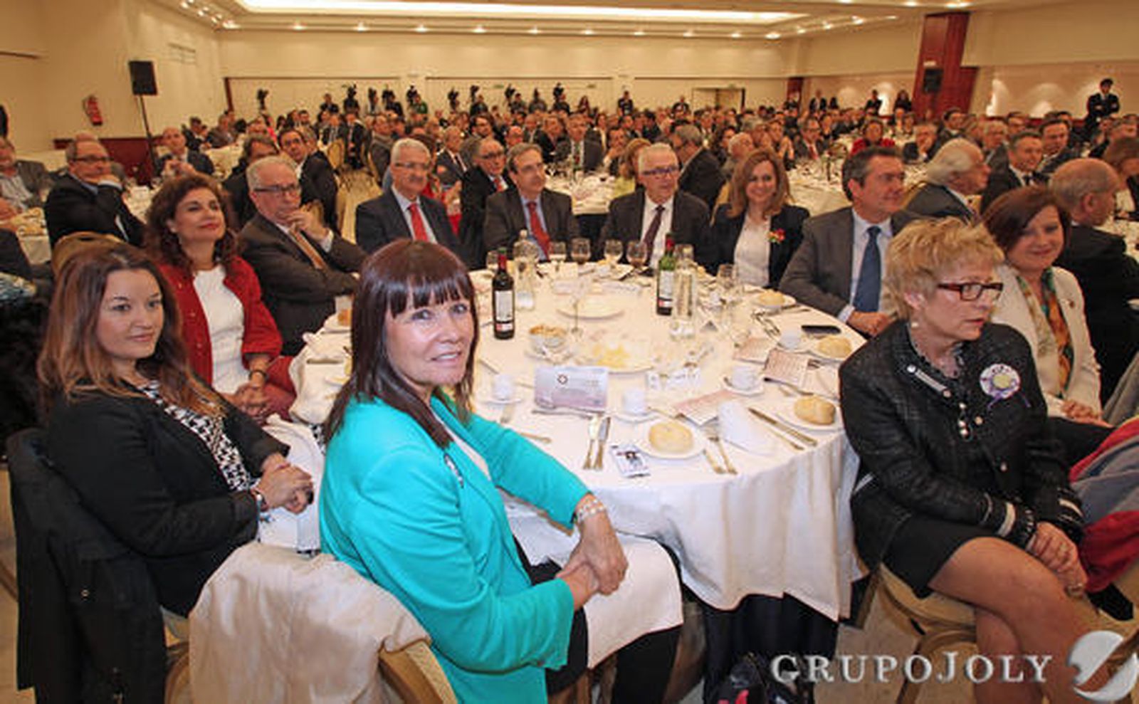 Micaela Navarro, Verónica Pérez, María Jesús Montero, José Aguilar, Manuel Jiménez Barrios, Juan Carlos Fernández, José Sánchez Maldonado, María Jesús Serrano, Juan Espadas, María José Sánchez y Elena Víboras.

Foto: Juan Carlos Vázquez / Belén Vargas/ Manuel Gómez
