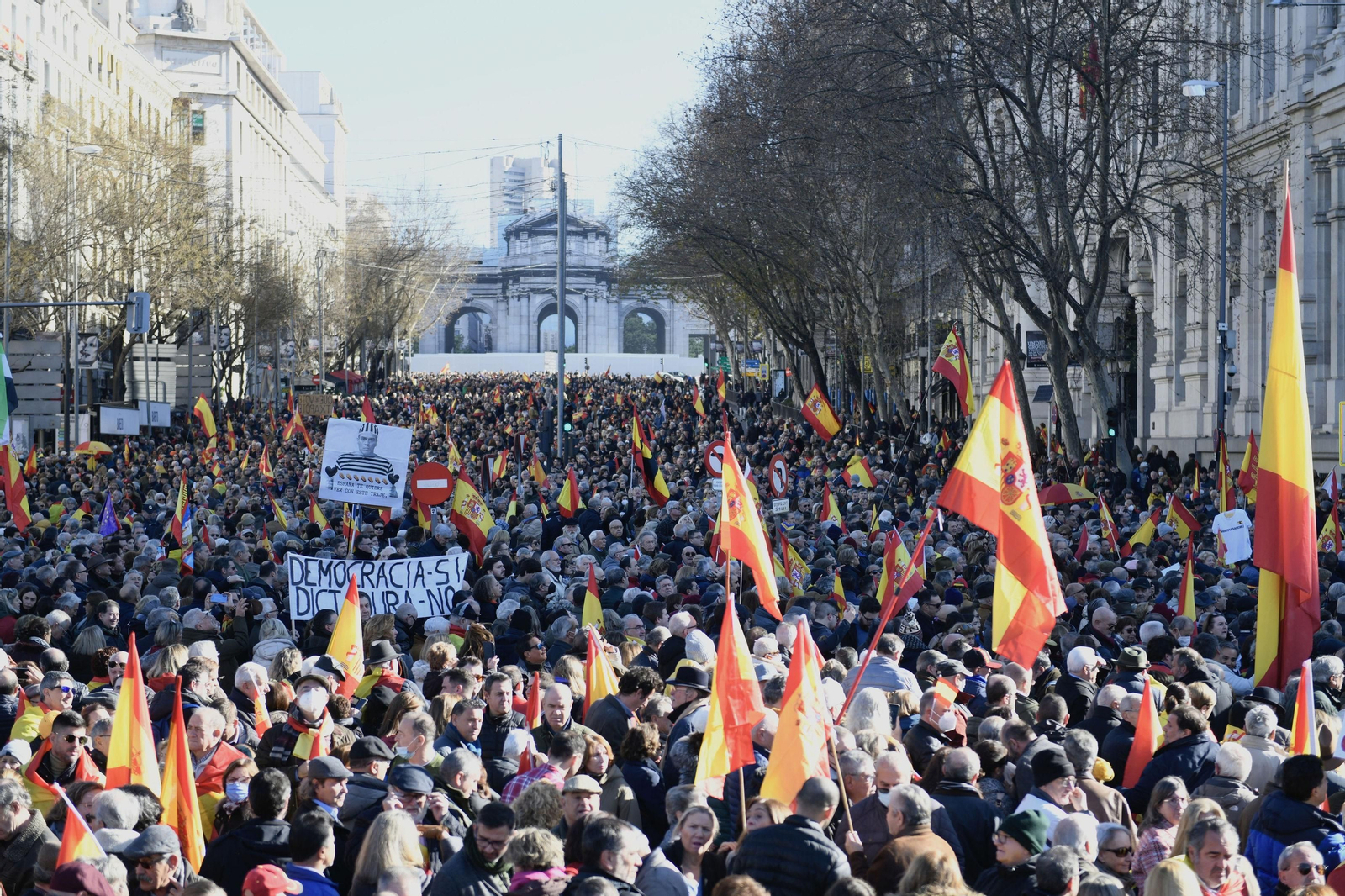 La manifestación frente a la Puerta de Alcalá en Madrid. La manifestación frente a la Puerta de Alcalá en Madrid.