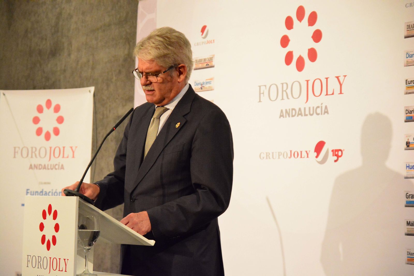 Las imágenes del ministro Alfonso Dastis en el Foro Joly