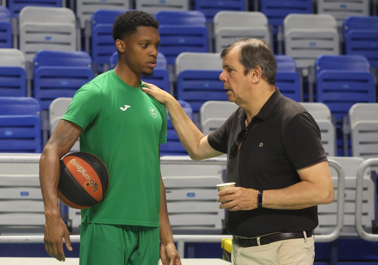 Tyson Carter charla con Juanma Rodríguez