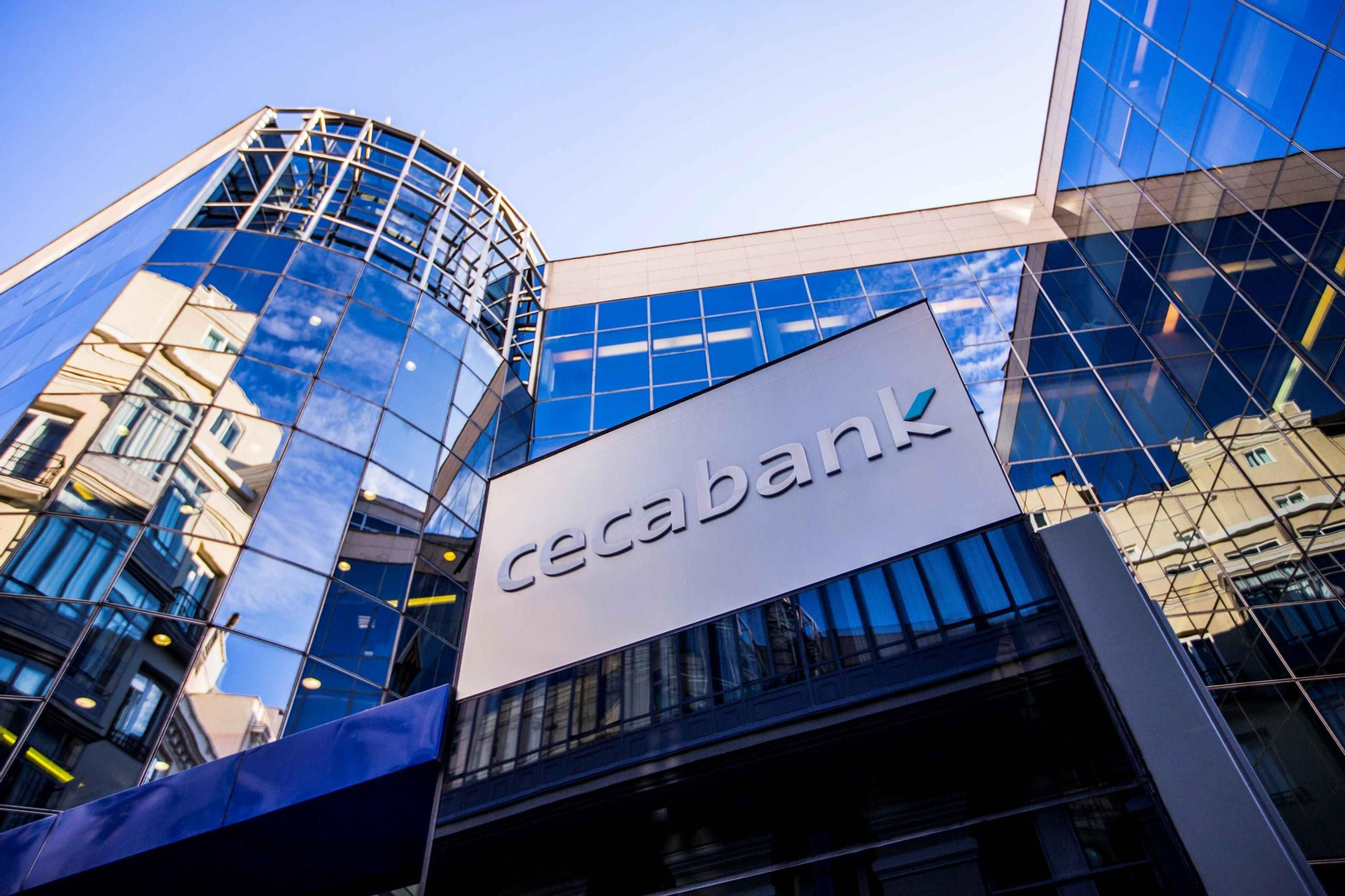 Fachada de la sede de Cecabank en Madrid.