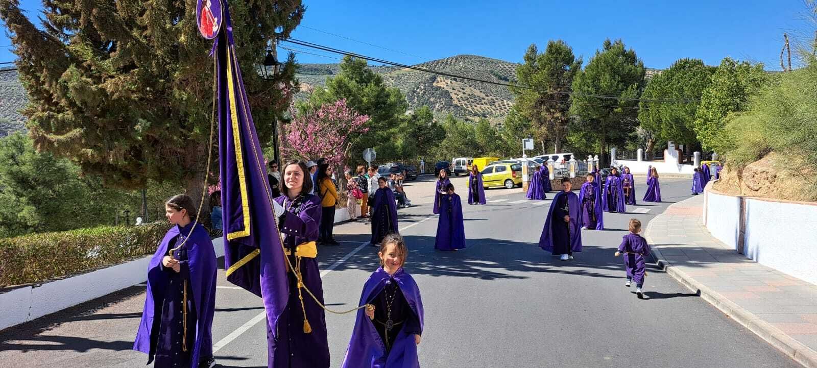 Viernes Santo en Iznájar: la procesión del Calvario, en imágenes
