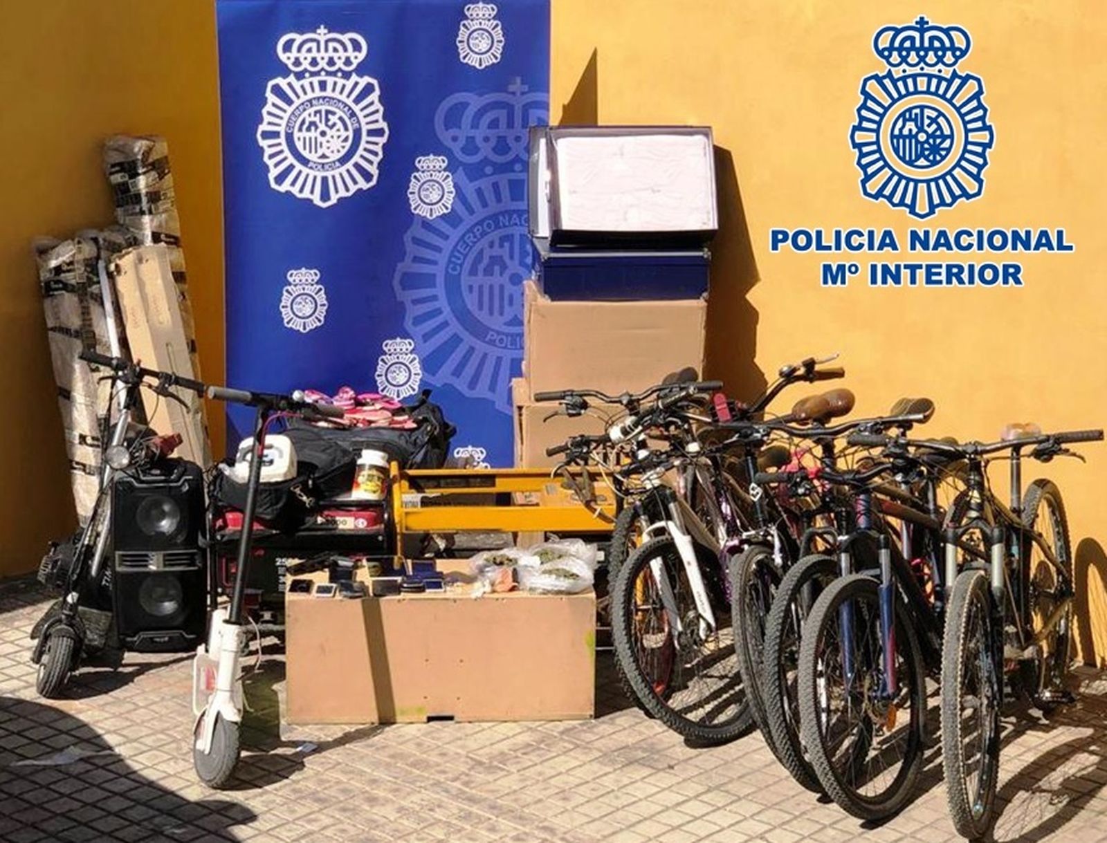 Objetos requisados en el registro.