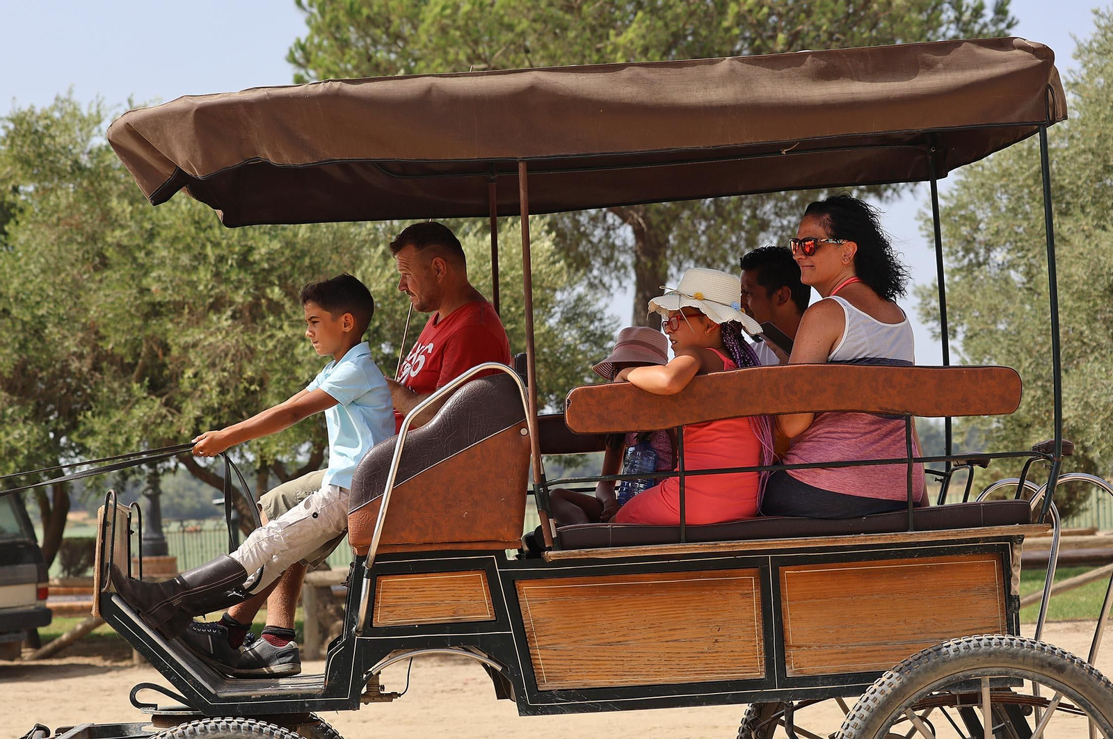 Imágenes del ambiente en el Rocío Chico en la mañana del sábado