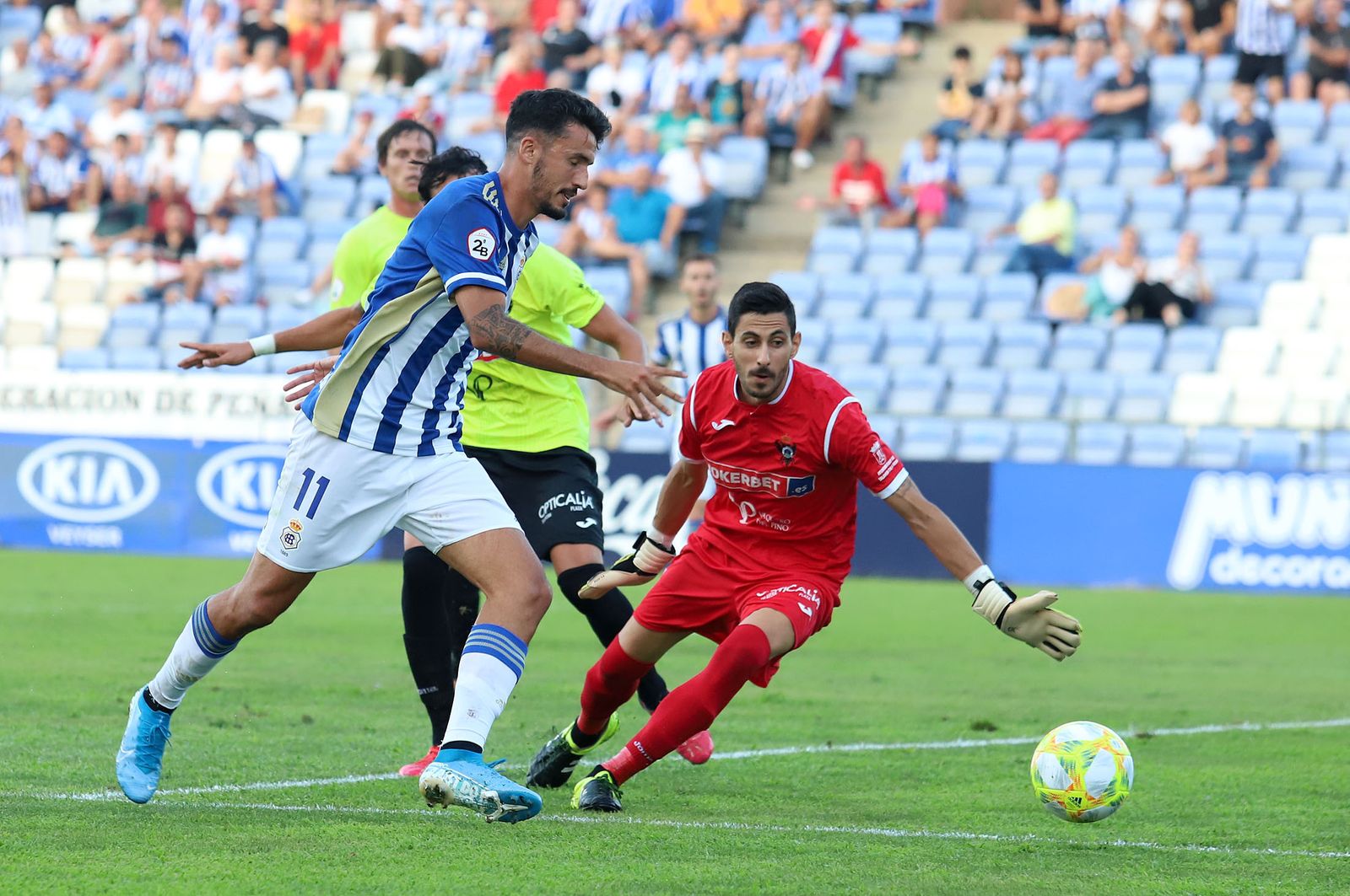 Alberto Quiles es el que mejor rendimiento está dando en el ataque del Recreativo.