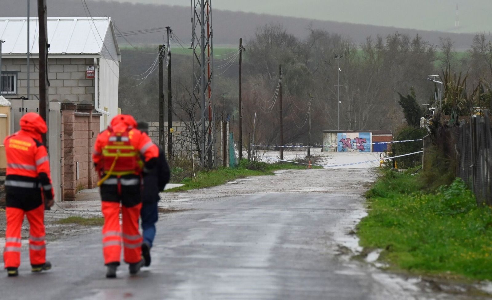 Tensión en los vecinos de Majaneque tras el desalojo por la crecida del Guadalquivir