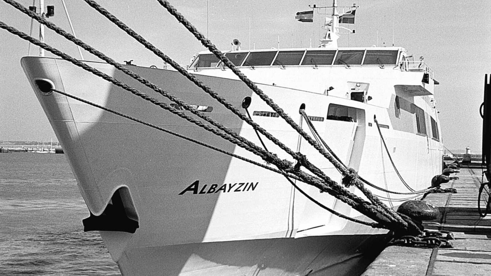 El 'Albayzín', atracado en el muelle Marqués de Comillas en marzo de 1997.