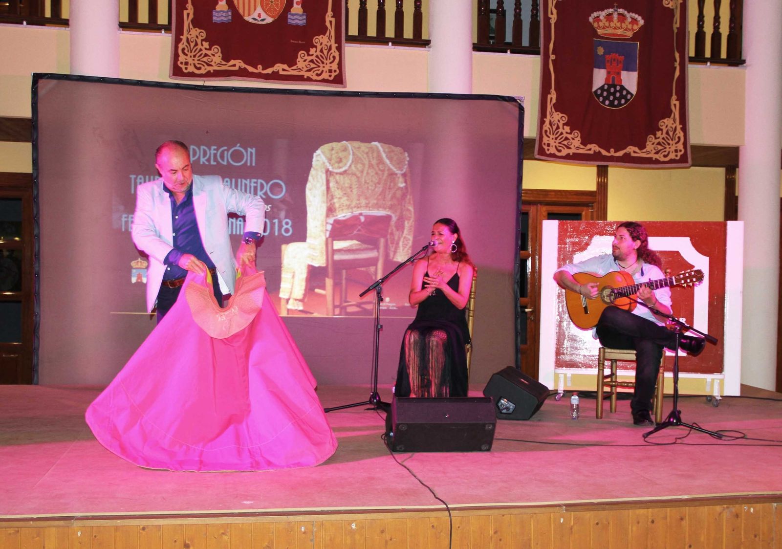 Juan Belmonte tomó el capote.