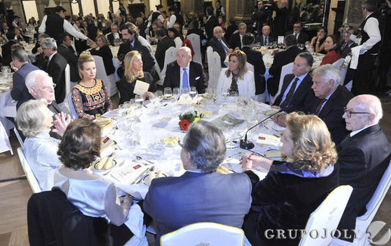 Manuel Clavero, Concha Yoldi, Juan Ignacio Zoido, Joaquina Martínez de Salazar, Guadalupe Ternero, Carlos Amigo, Marita Rufino, Mar García Vaquero, José Moya, Susana Díaz, José Joly y Felipe González./ Antonio Pizarro/Juan Carlos Vázquez/ Juan Carlos Muñoz/Belén Vargas