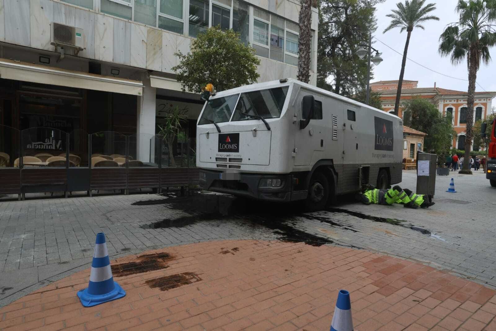 Un furgón blindado tiene un accidente en Gran Vía.
