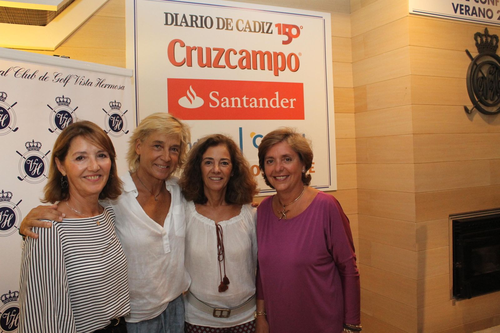 De izq. a drcha.: Pepa Romero, Marta Barroso, Reyes Pacheco y Celia Ollero, en el Aula de Cultura del Club El Buzo.