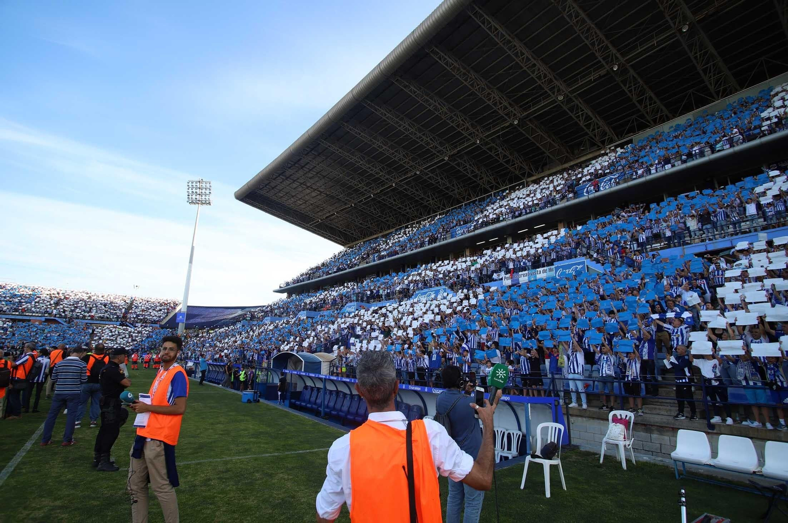 Imágenes del gran ambiente en el Nuevo Colombino en el ascenso del Recre