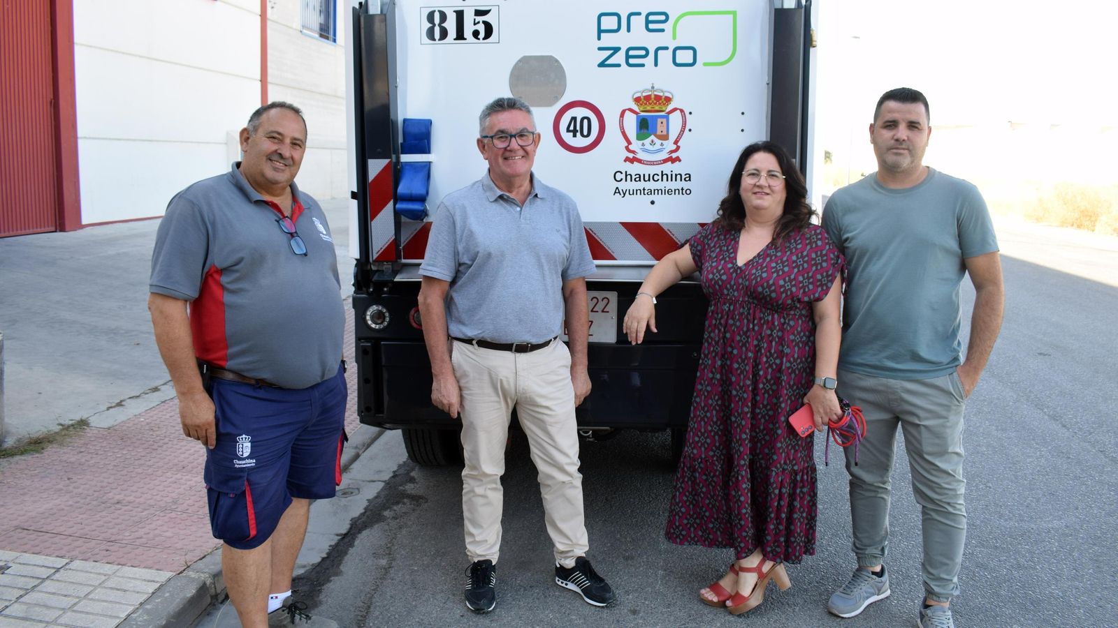 Presentación de los nuevos contenedores de basura y de una barredora en el Polígono Industrial “La Rosa” de Chauchina