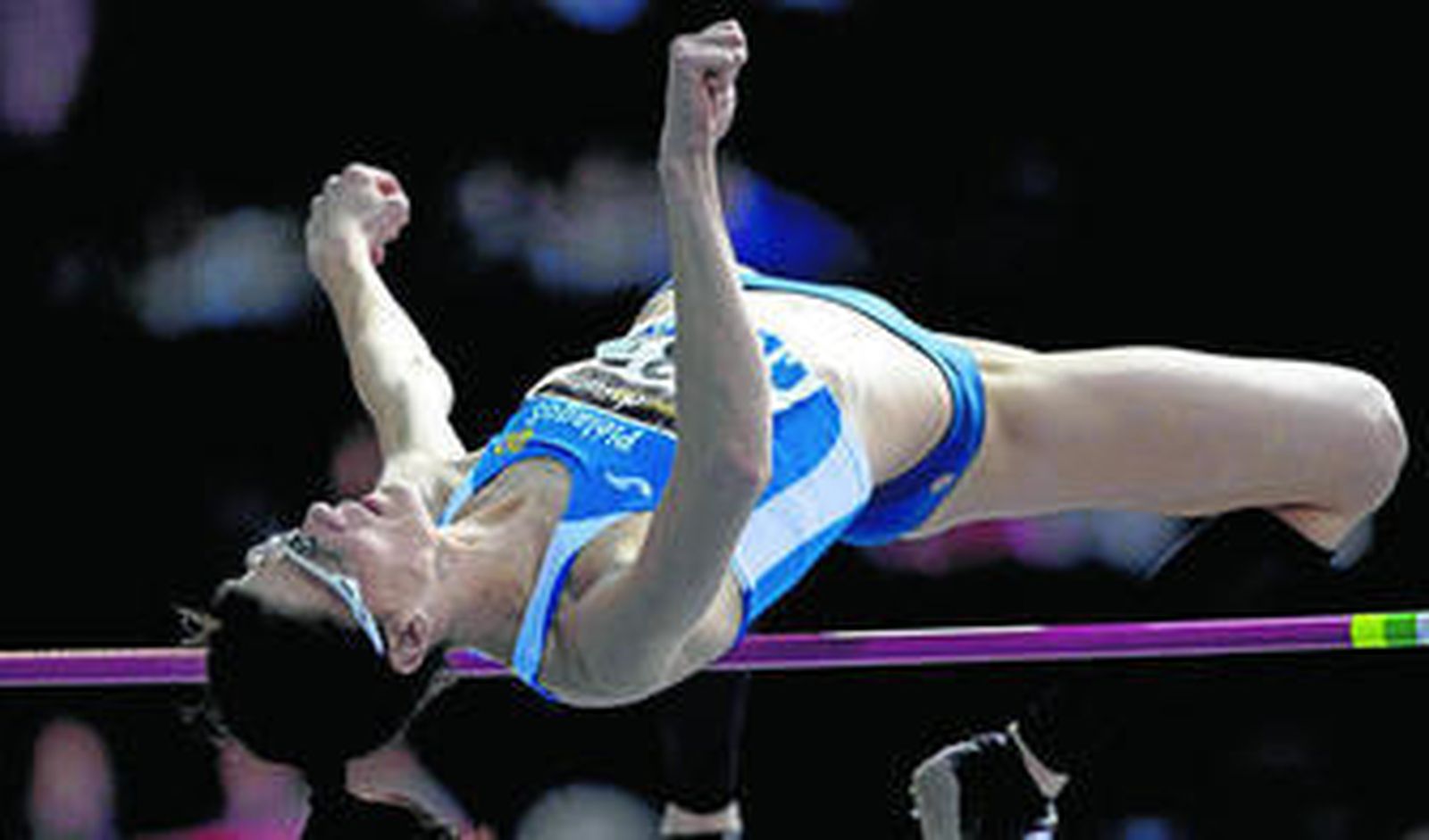 Ruth Beitia supera con facilidad el listón en uno de los saltos del concurso de Sabadell, que hizo casi en solitario.