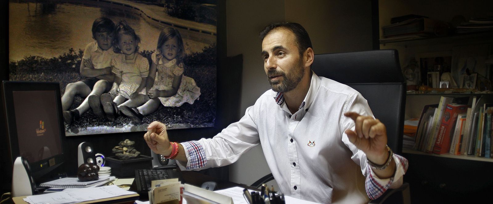 Andrés Olivares, en su despacho de la Fundación Luis Olivares.