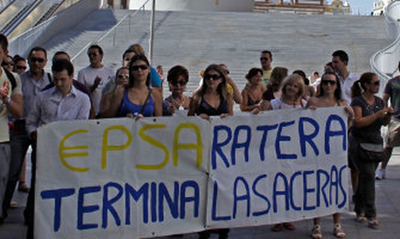 Los cooperativistas de 'Sol del Sur' se manifiestan de nuevo al no poder acceder a sus viviendas