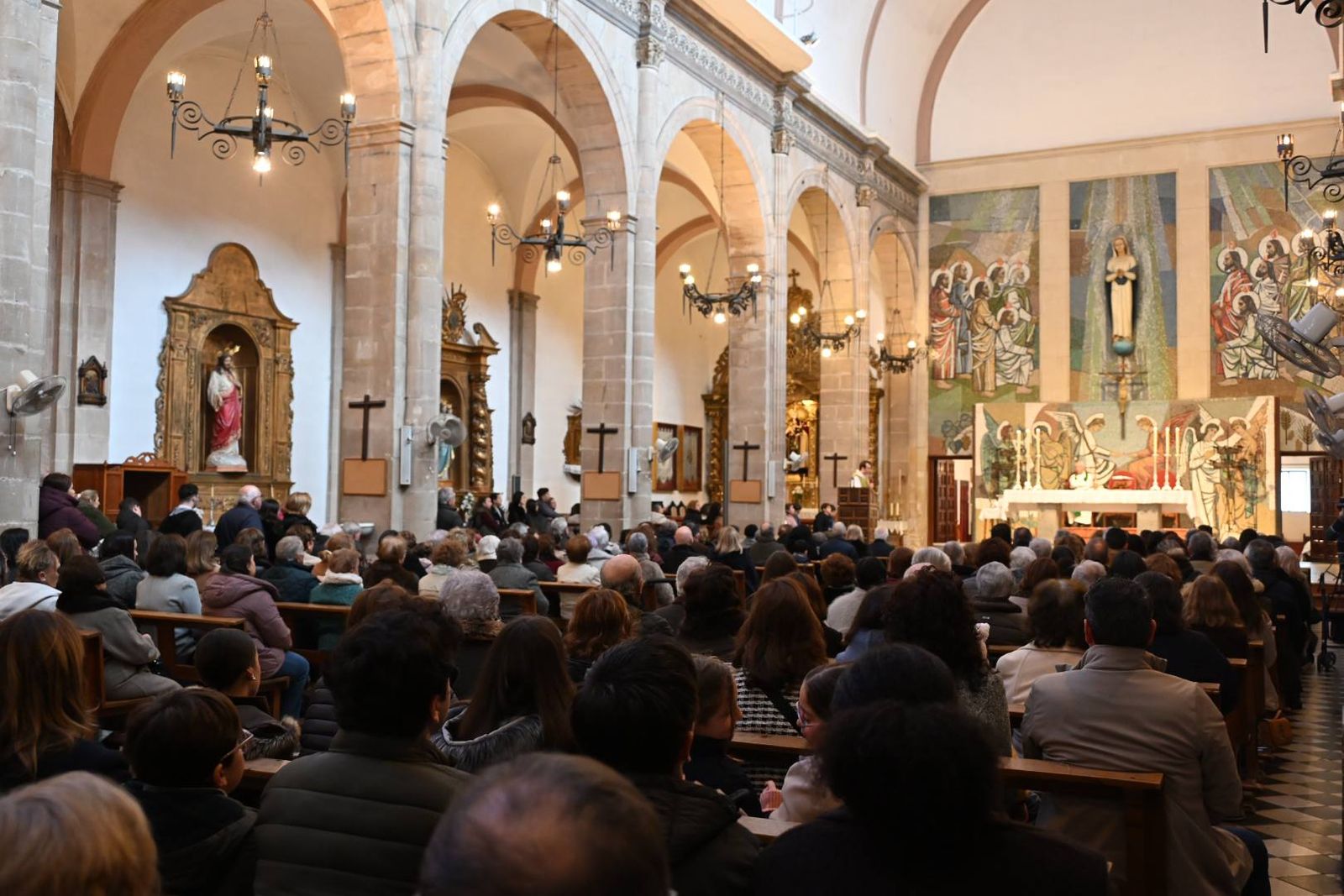 Las imágenes del homenaje de Villa del Río a su párroco emérito, Manuel Tirado Fernández