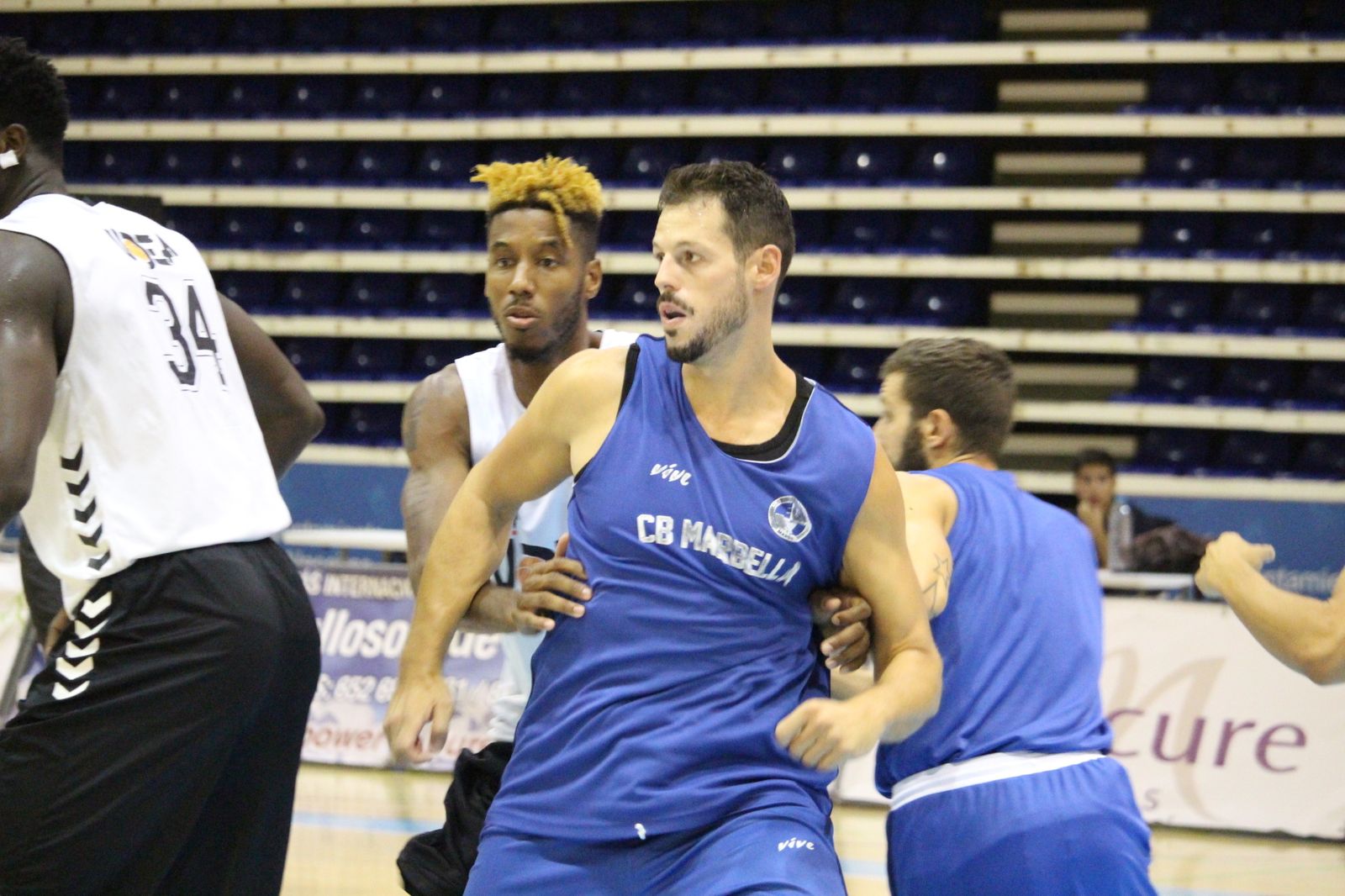 Partido de pretemporada del CB Marbella ante el Algeciras.