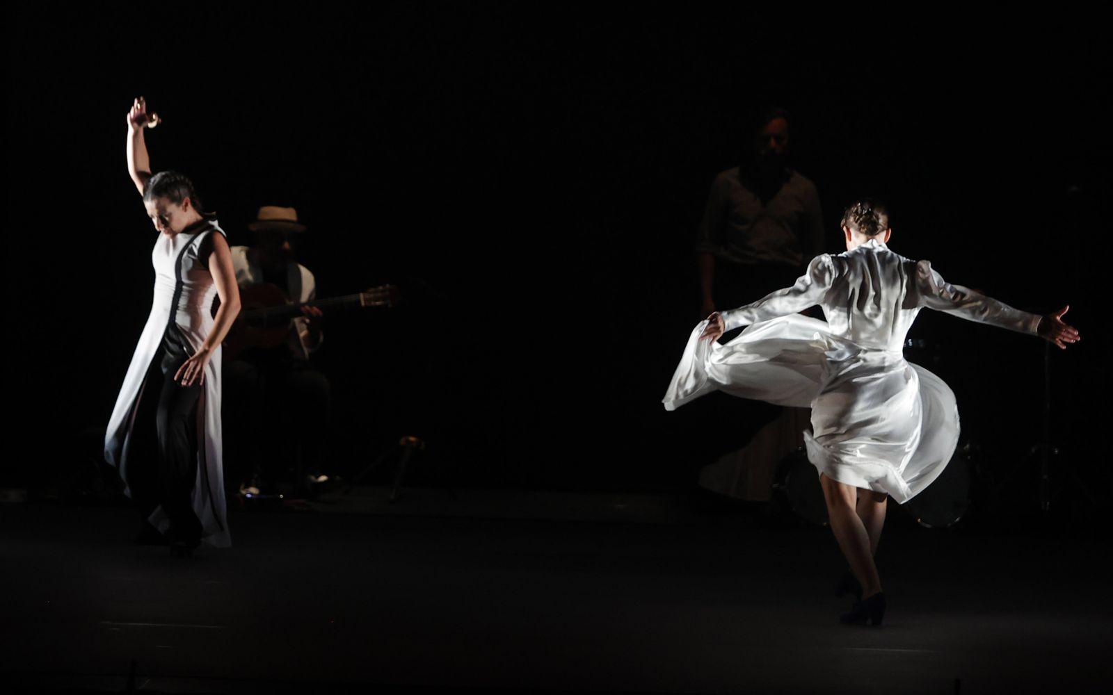 Las imágenes del espectáculo de Ana Morales en la Bienal