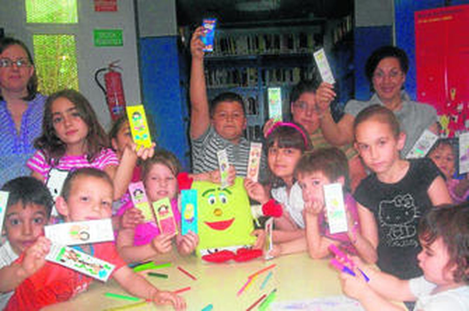 El taller de animación a la lectura concentra la atención de los más pequeños.