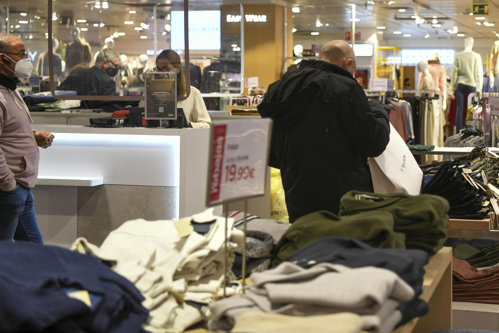 Fotos: el inicio de las rebajas en el Corte Inglés de Granada