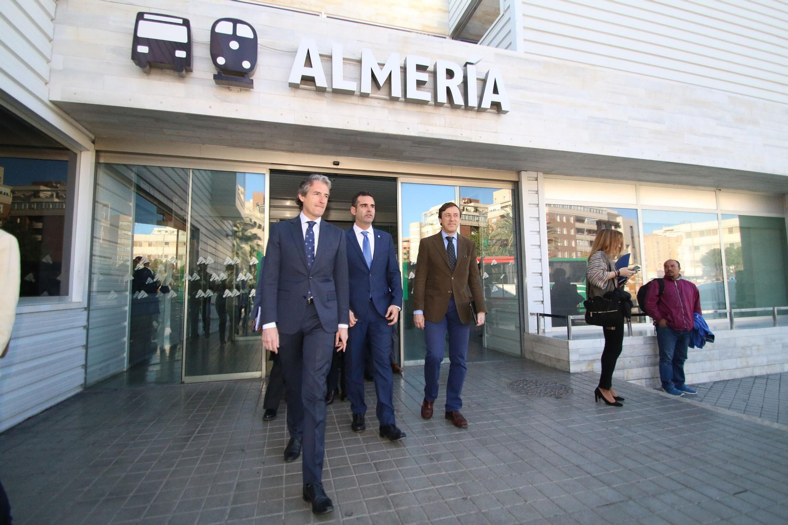 El ministro Íñigo de la Serna anunció en su última visita a la ciudad que este año habrá obras del AVE con Murcia.