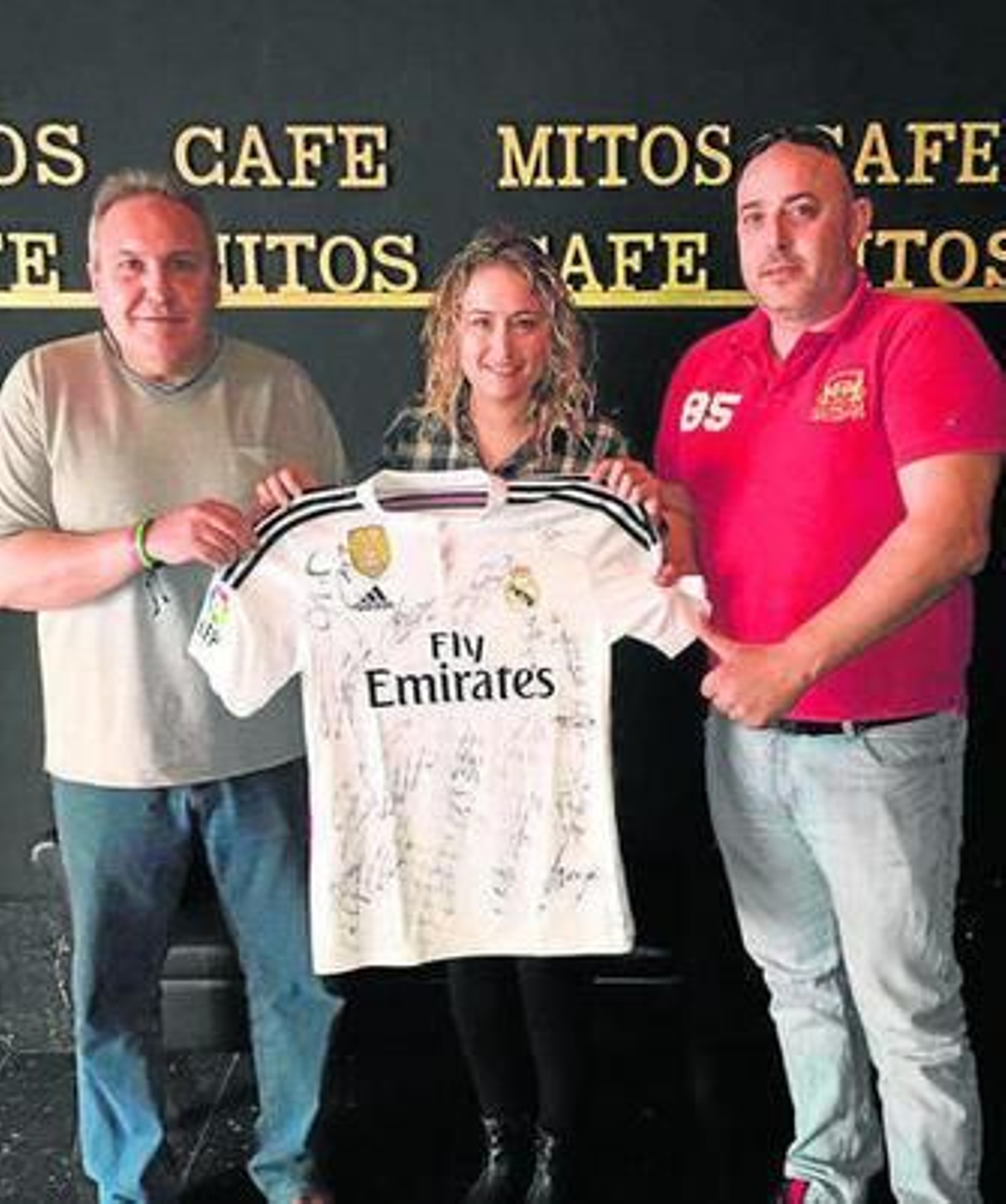 Camiseta cedida por el madridista Álvaro Arbeloa.